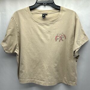 Windsor Tan Short Sleeve Tee with Graphic L Cropped Horseshoe Good Luck